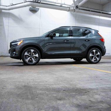 2026 Volvo XC40 B4 Plus