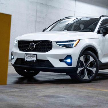 2026 Volvo XC40 B5 Plus