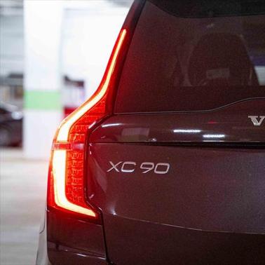 2025 Volvo XC90 Plug-In Hybrid T8 Plus 6-Seater