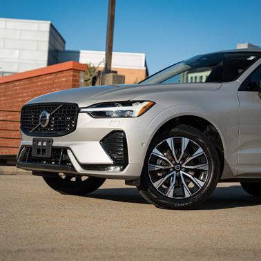 2023 Volvo XC60 B5 Plus Dark Theme