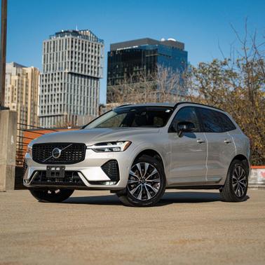 2023 Volvo XC60 B5 Plus Dark Theme
