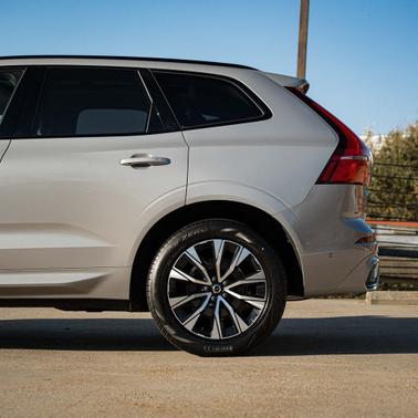 2023 Volvo XC60 B5 Plus Dark Theme