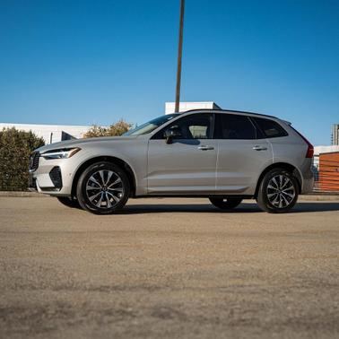 2023 Volvo XC60 B5 Plus Dark Theme