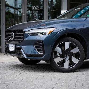 2025 Volvo XC60 Plug-In Hybrid T8 Plus