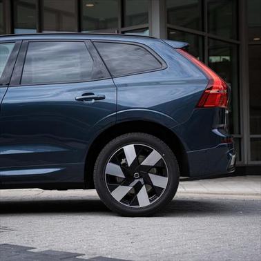 2025 Volvo XC60 Plug-In Hybrid T8 Plus