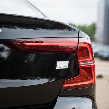 2023 Volvo S60 Recharge Plug-In Hybrid T8 Plus Dark Theme