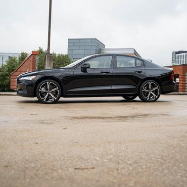 2023 Volvo S60 Recharge Plug-In Hybrid T8 Plus Dark Theme