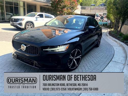2023 Volvo S60 Recharge Plug-In Hybrid T8 Plus Dark Theme