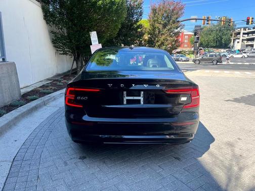 2023 Volvo S60 Recharge Plug-In Hybrid T8 Plus Dark Theme