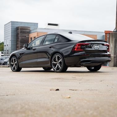 2023 Volvo S60 Recharge Plug-In Hybrid T8 Plus Dark Theme