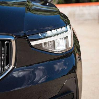 Onyx Black 2023 Volvo XC40 Core