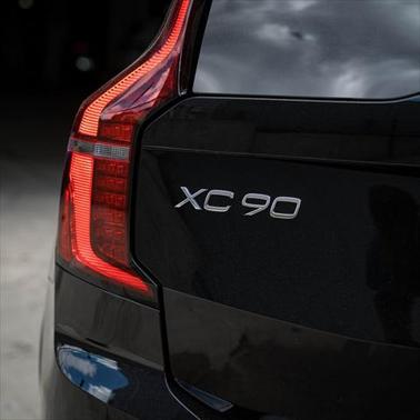2025 Volvo XC90 Plug-In Hybrid T8 Ultra 6-Seater