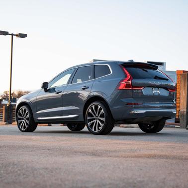 2023 Volvo XC60 B6 Ultimate Bright Theme