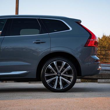 2023 Volvo XC60 B6 Ultimate Bright Theme