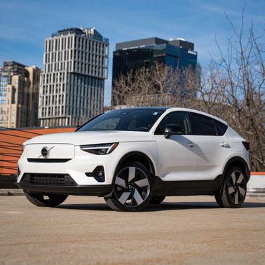 Crystal White Metallic 2023 Volvo C40 Recharge Pure Electric Twin Ultimate