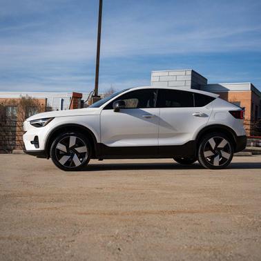 Crystal White Metallic 2023 Volvo C40 Recharge Pure Electric Twin Ultimate