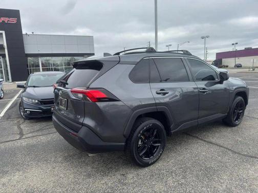 2020 Toyota RAV4 LE