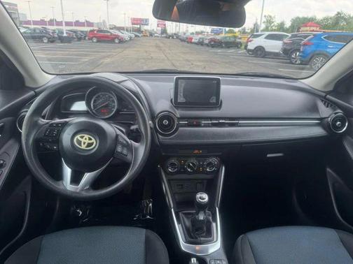 Pulse 2017 Toyota Yaris iA Base