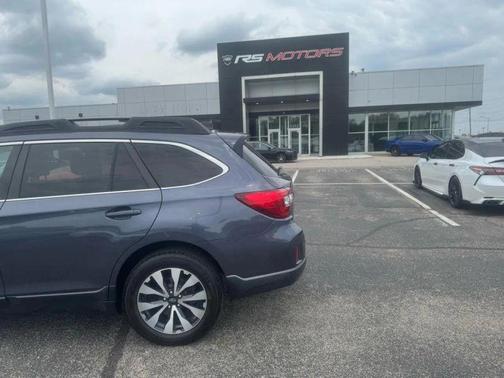 Gray 2017 Subaru Outback 3.6R Limited