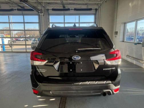 Crystal Black Silica 2019 Subaru Forester Limited