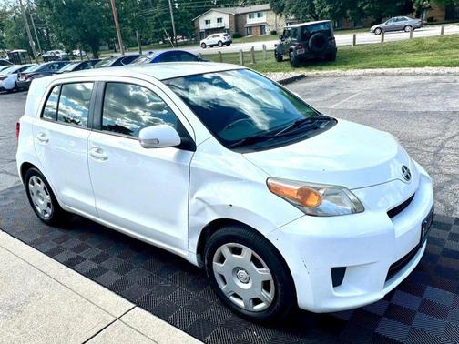 2013 Scion xD 5-Door Hatchback 4-Spd AT