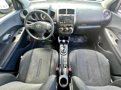 2013 Scion xD 5-Door Hatchback 4-Spd AT