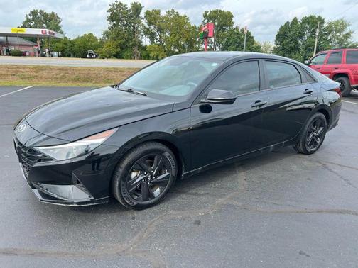 2022 Hyundai ELANTRA SEL