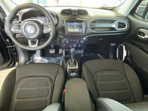 Black Clearcoat 2021 Jeep Renegade Latitude
