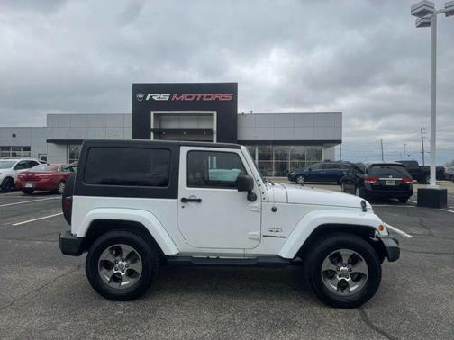 Bright White Clearcoat 2017 Jeep Wrangler Sahara