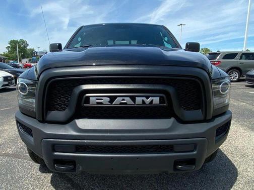 Diamond Black Crystal Pearlcoat 2022 RAM 1500 Classic SLT
