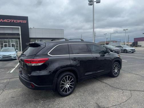 Midnight Black Metallic 2017 Toyota Highlander SE
