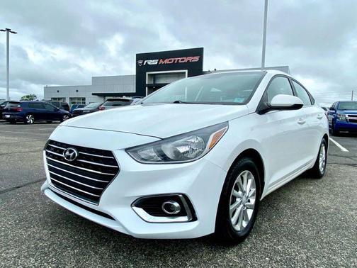 Frost White Pearl 2022 Hyundai Accent SEL