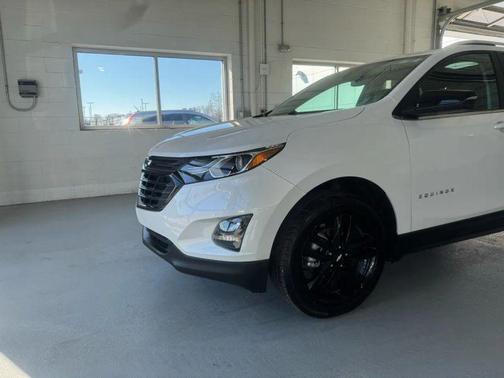 Iridescent Pearl Tricoat 2021 Chevrolet Equinox 1LT