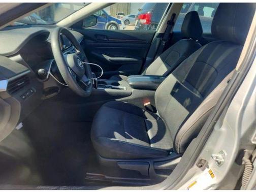 Brilliant Silver Metallic 2023 Nissan Altima S FWD