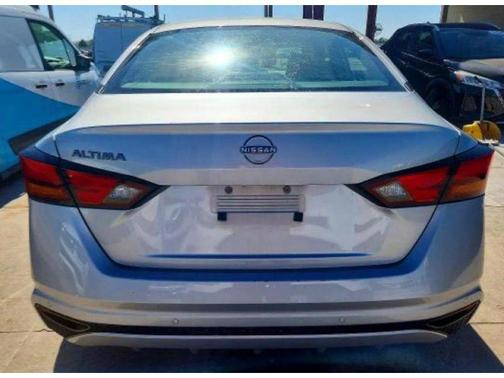 Brilliant Silver Metallic 2023 Nissan Altima S FWD