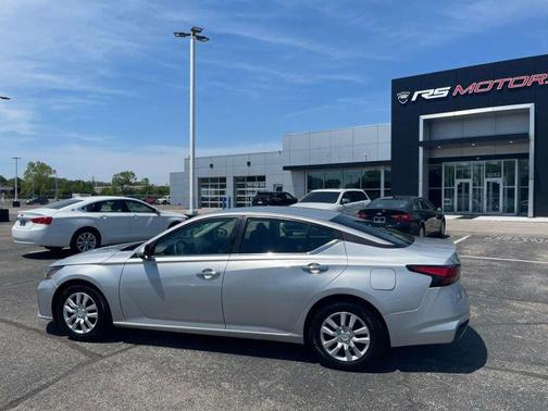 Brilliant Silver Metallic 2023 Nissan Altima S FWD