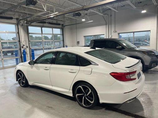 Crystal Black Pearl 2022 Honda Accord Sport SE 1.5T