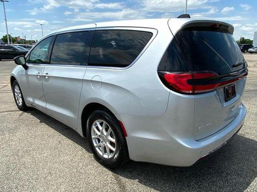 Silver Mist Clearcoat 2024 Chrysler Pacifica Touring L