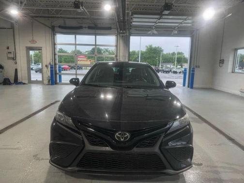 Midnight Black Metallic 2022 Toyota Camry SE