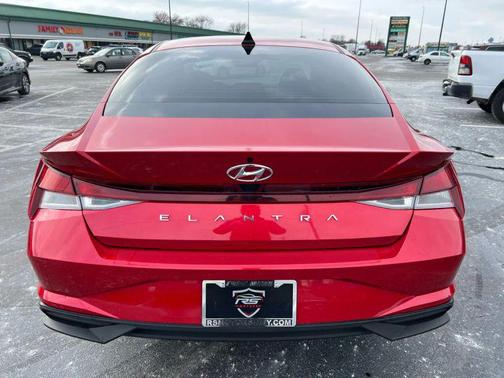 2021 Hyundai ELANTRA SEL