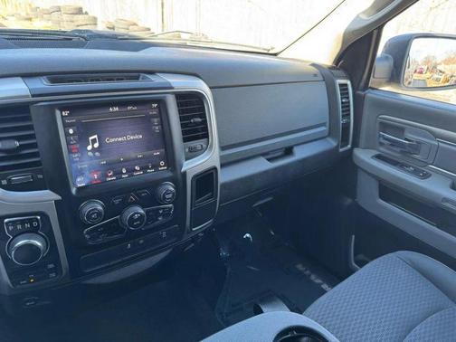 Diamond Black Crystal Pearlcoat 2019 RAM 1500 Tradesman