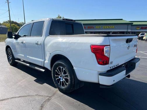 2021 Nissan Titan SV