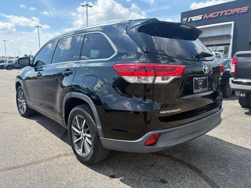 Black Sand Pearl 2019 Toyota Highlander SE