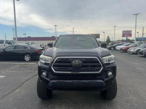 Midnight Black Metallic 2018 Toyota Tacoma SR5