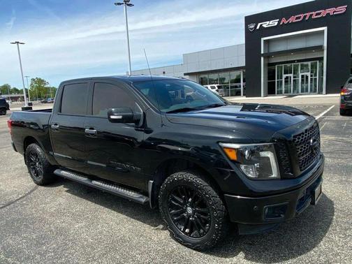 Magnetic Black Metallic 2019 Nissan Titan SV