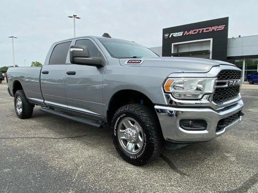 Billet Silver Metallic Clearcoat 2023 RAM 2500 Tradesman Crew Cab 4x4 8' Box
