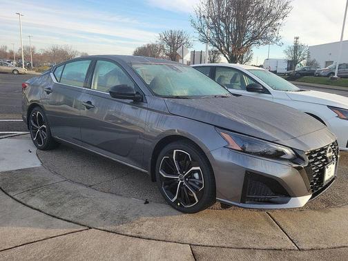 2025 Nissan Altima SR
