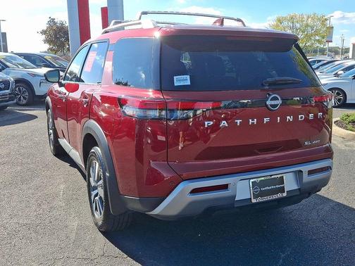 2024 Nissan Pathfinder SL