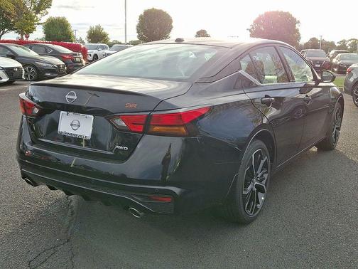 2025 Nissan Altima SR