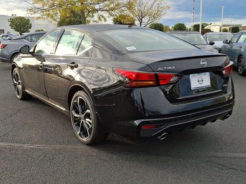 2025 Nissan Altima SR
